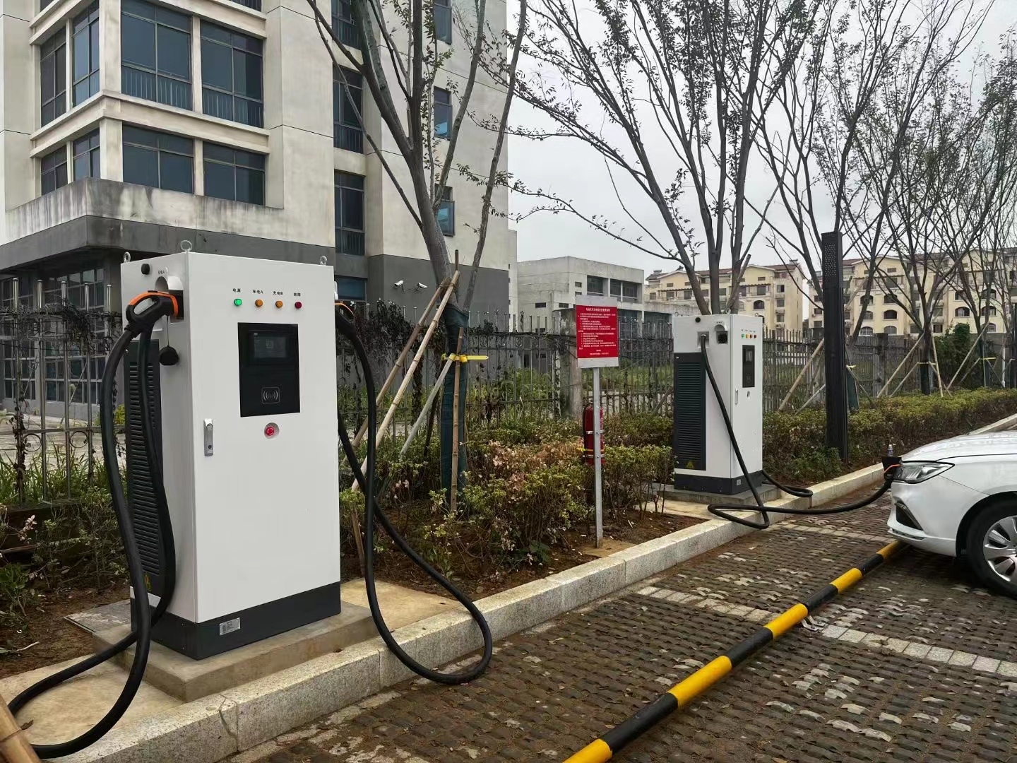 Elektromobilių įkrovimo stotys